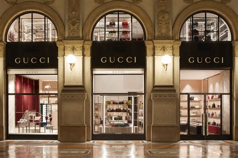 gucci stores in italy.